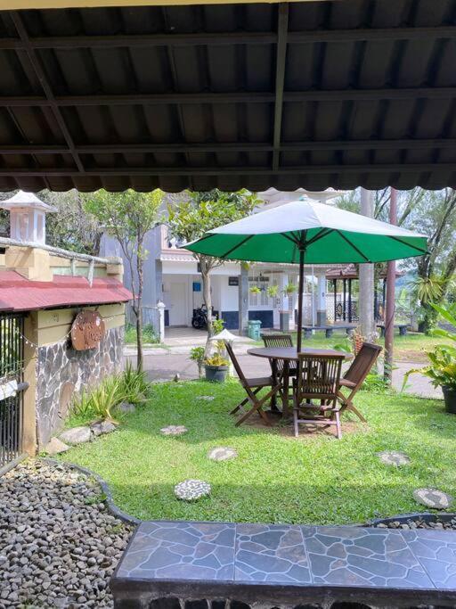 Guest House Sakura F3 Bogor Exterior foto